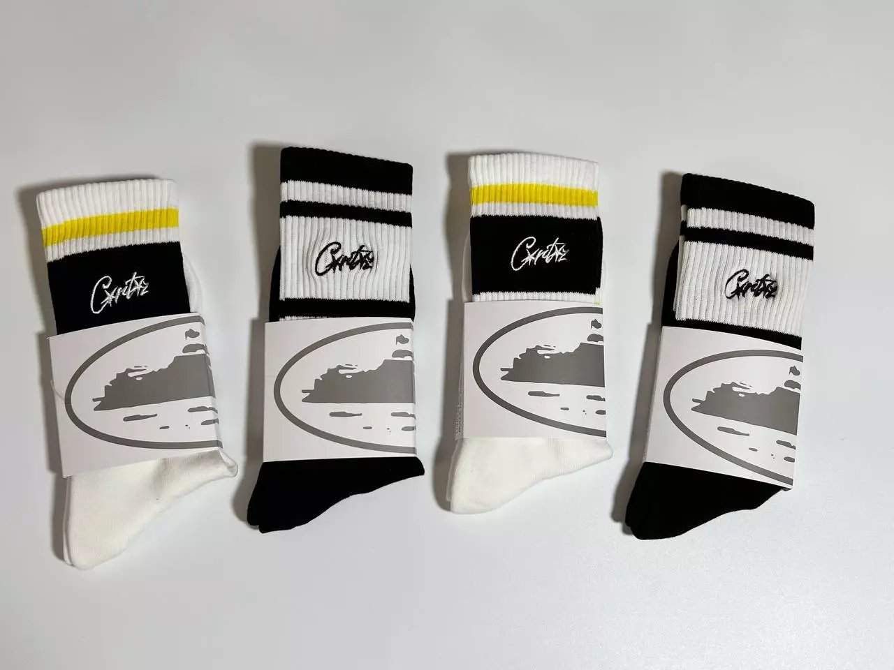 Carterz White Black